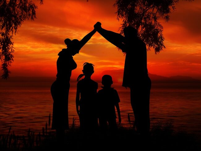 family-1466260_960_720